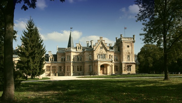 Megújuló kastélyparkjaink